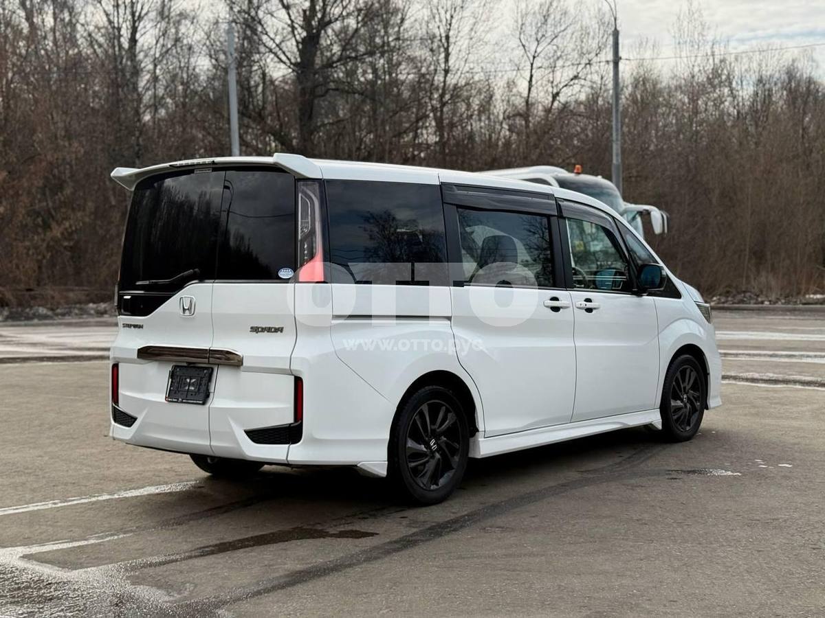Honda Stepwgn V Рестайлинг минивэн spada продажа 2