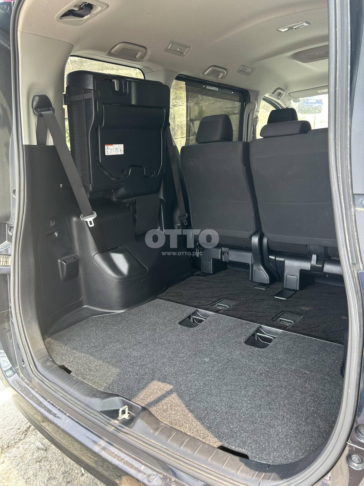 Toyota Voxy III (R80) Рестайлинг минивэн продажа 3