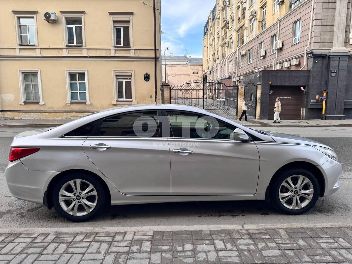 Hyundai Sonata VI (YF) седан продажа 3