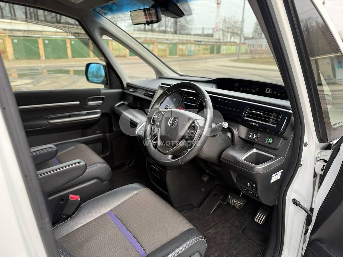 Honda Stepwgn V Рестайлинг минивэн spada продажа 3