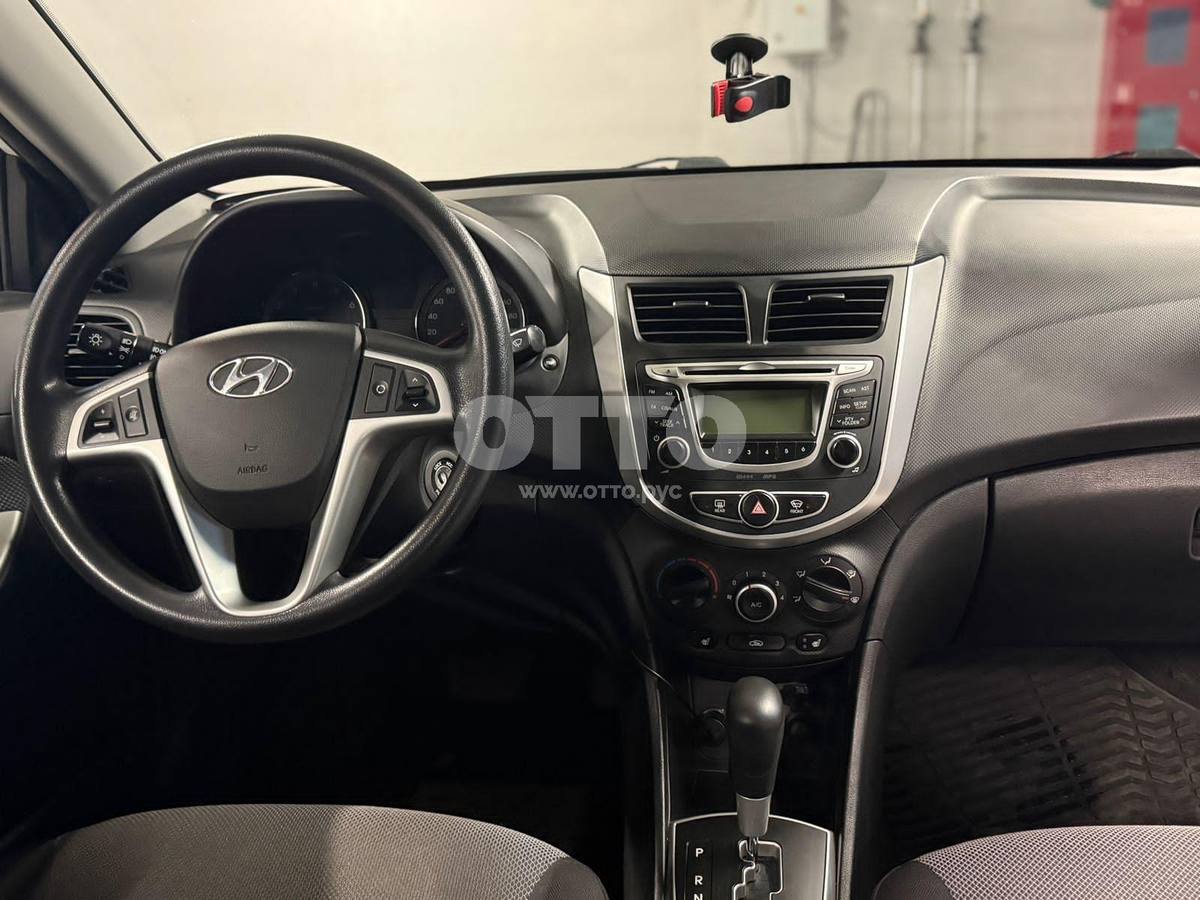 Hyundai Solaris I седан продажа 5