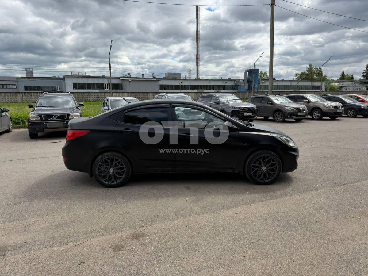 Hyundai Solaris I седан продажа 6